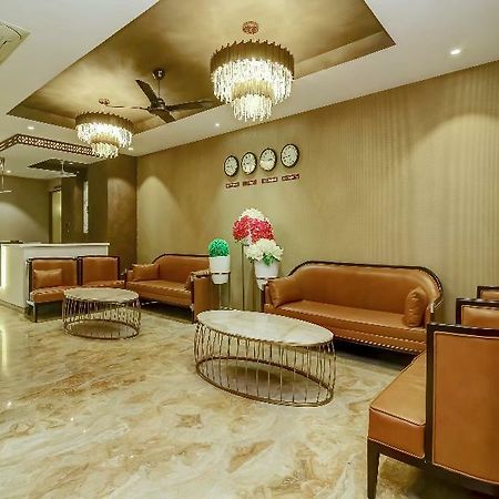Capital O 28086 Sindhura Grand Hotel Hyderabad Exterior photo